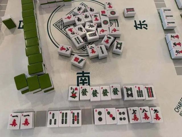 瓦妮莎更新社媒：学玩中国麻将 小女儿模仿科比带伤练球经典一幕