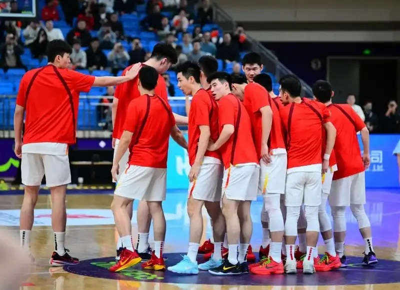 男篮热身赛，开场4分钟仅2分+5人哑火，3名嘴：没惊喜，令人失望