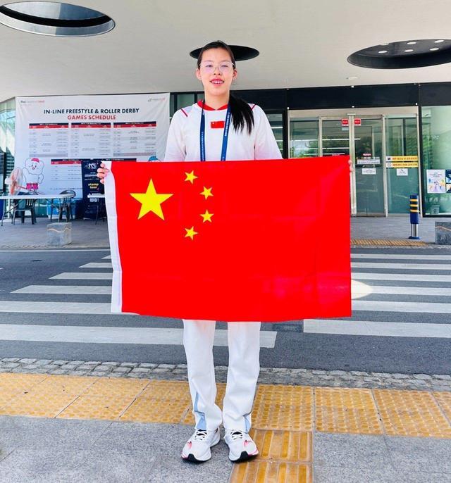 踩着轮滑鞋“玩”跳高宁波少年亚锦赛摘银