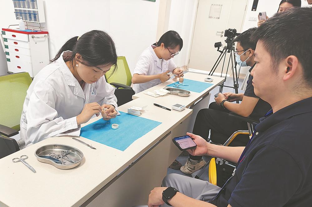 精湛技艺展风采 竞技比拼促提升