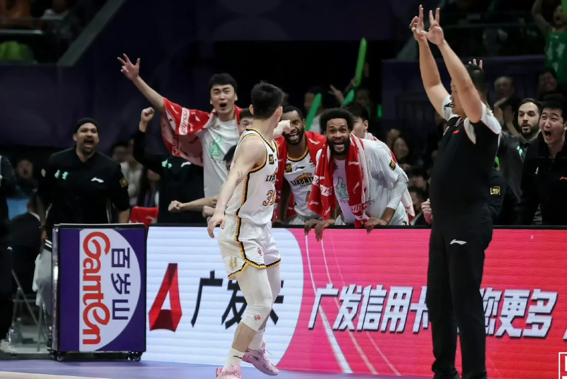 王岚嵚卷入三方交易，辽篮瞄准场均22.1+12.5内线 杨鸣下一盘大棋