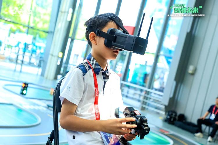 青岛队在 2025“驾驭未来”全国青少年车辆模型教育竞赛总决赛中载誉而归