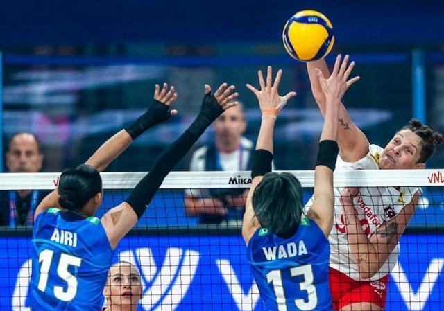 乱套！4强全出炉：日本女排3-2，半决赛对手敲定，德国女排0-3