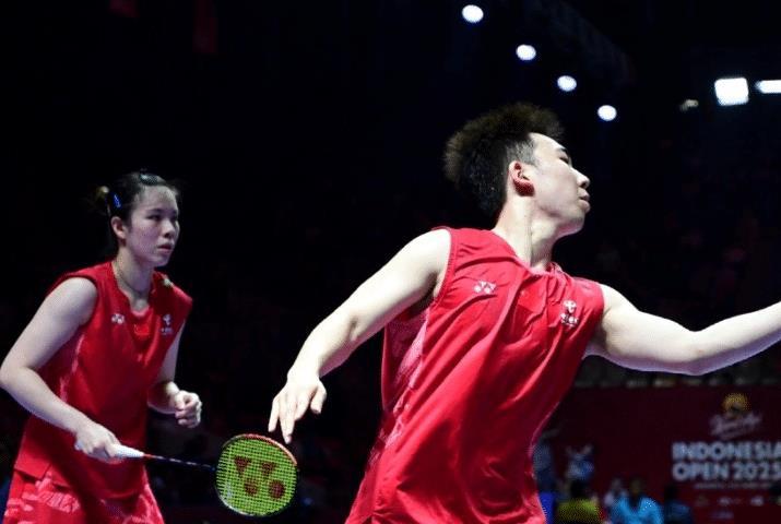 主场打破不胜魔咒！郭新娃／陈芳卉2-0复仇世界第四，挺进半决赛
