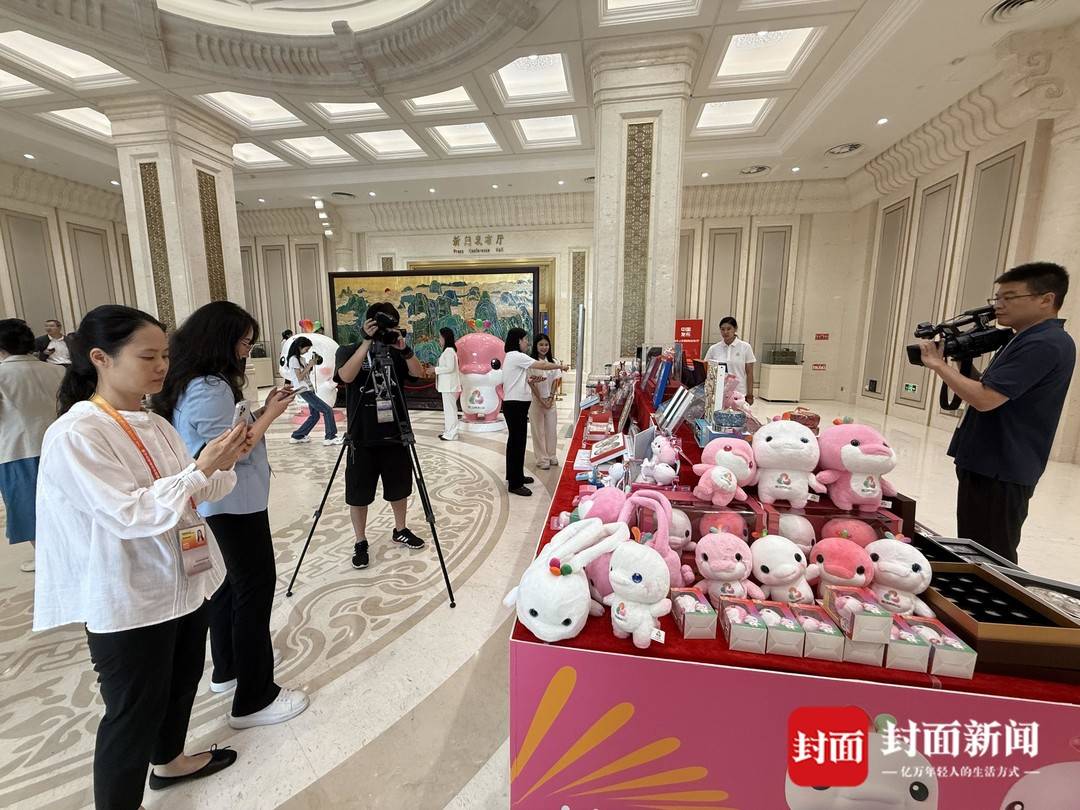 第十五届全运会进入倒计时 吉祥物“喜洋洋”“乐融融”走进国务院新闻办