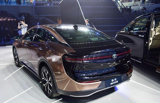 皇冠 SportCross：以跨界之名，引领豪华车新风尚