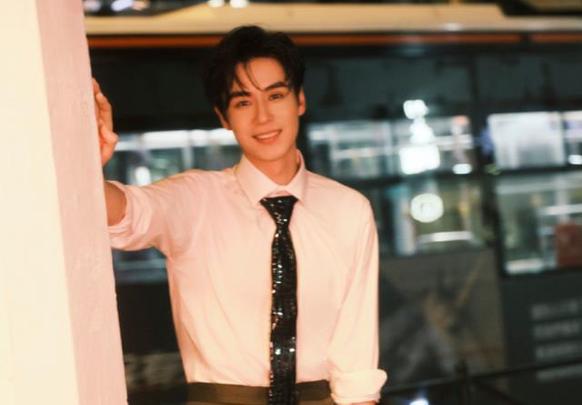 娱乐圈有多现实？曾经的爆剧男主，现在只能低调地当“小配角”