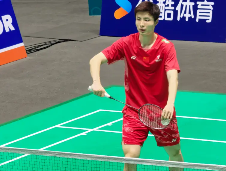 中国羽毛球公开赛：李诗沣遭遇交手5连败，石宇奇2-1约战周天王