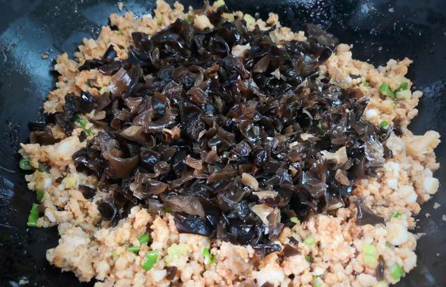 7月，这菜正当时，鲜嫩营养足，蒸包子胜过吃茴香韭菜馅，太香了