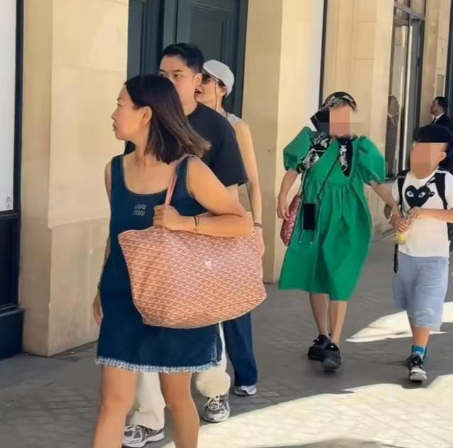 61岁张曼玉巴黎街头惊艳路人，状态似30岁，她为何不婚不育？