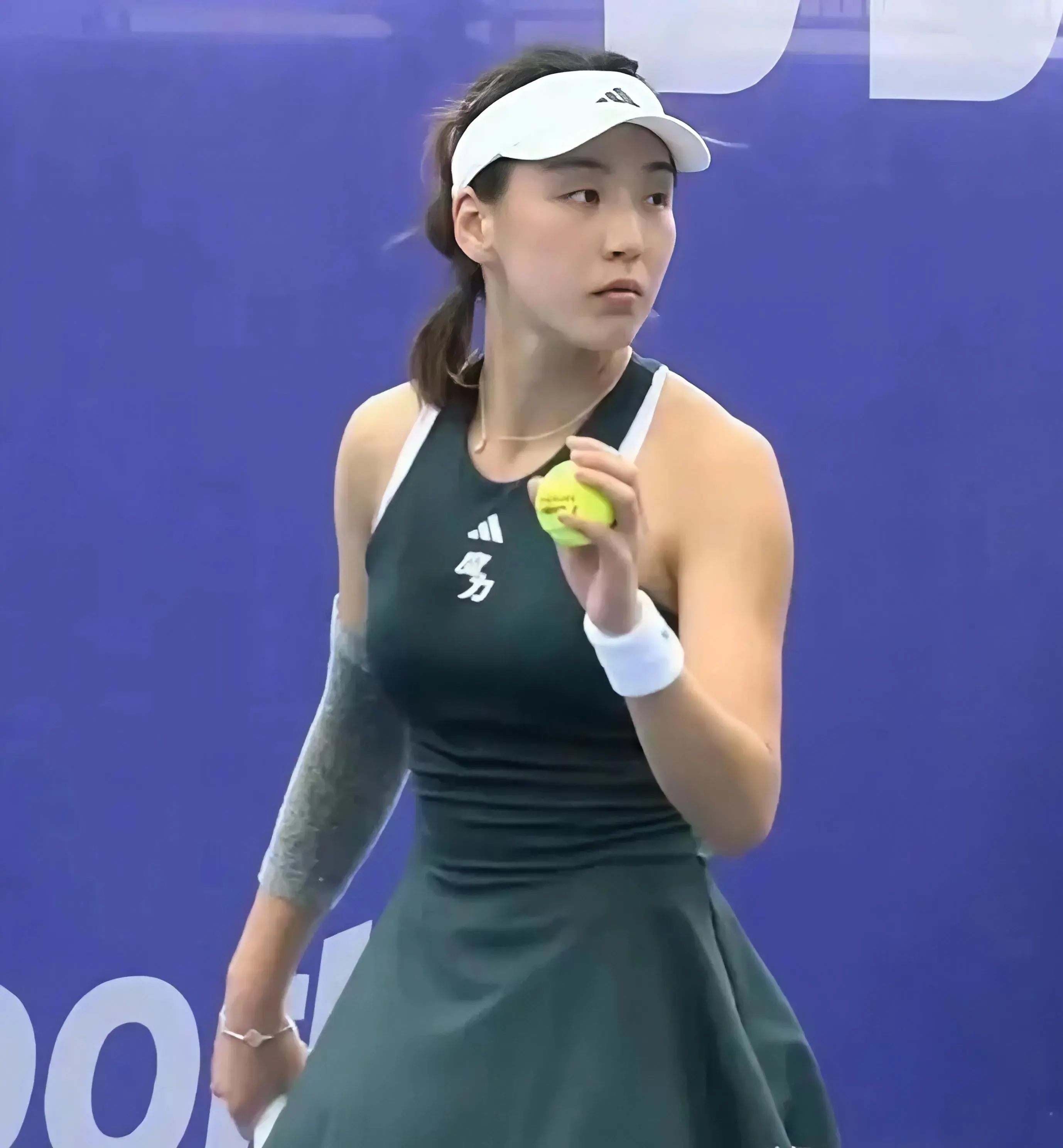 6-1大胜！王欣瑜杀进4强，保存体能PK头号种子，剑指决赛！