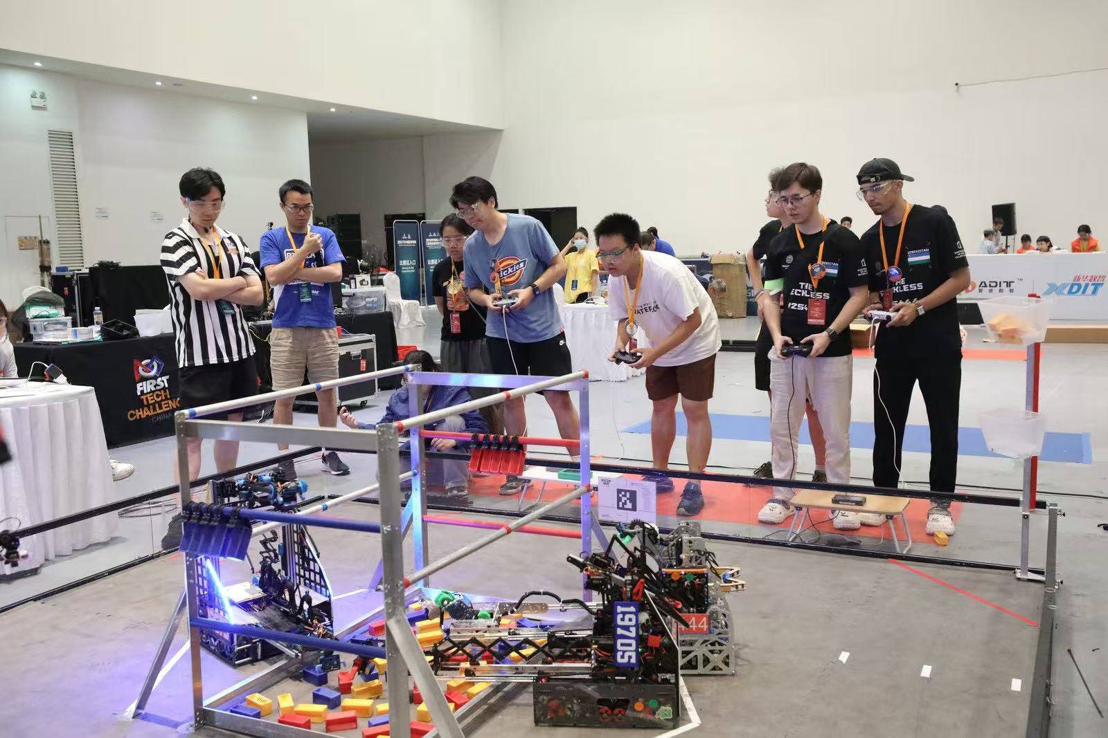 2025世界机器人大赛三亚落幕，近万名青少年角逐科技巅峰