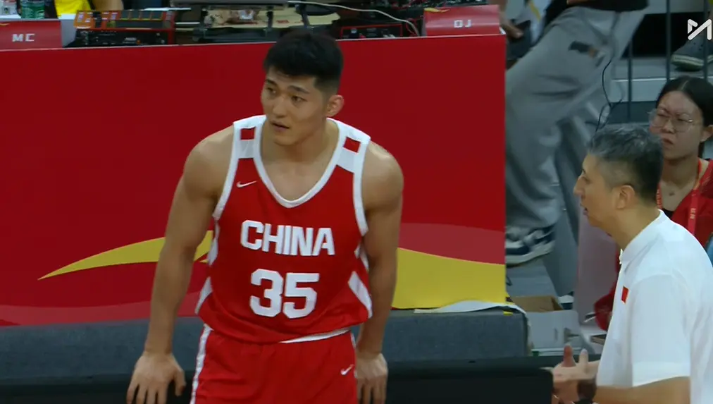 双杀强敌！中国男篮2连胜，旅美独苗16+3，山东大汉6分钟碌碌无为