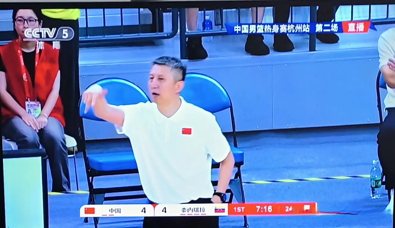 王俊杰砍16分成四号位答案！中国男篮热身赛78：62击败委内瑞拉！