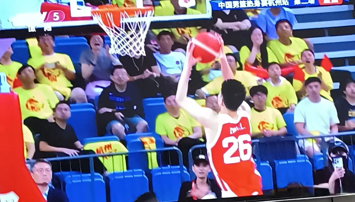 王俊杰砍16分成四号位答案！中国男篮热身赛78：62击败委内瑞拉！