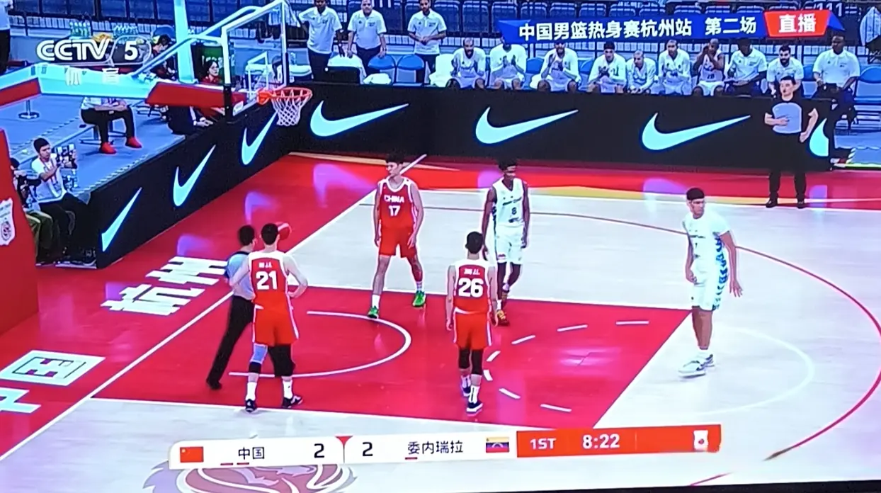 王俊杰砍16分成四号位答案！中国男篮热身赛78：62击败委内瑞拉！