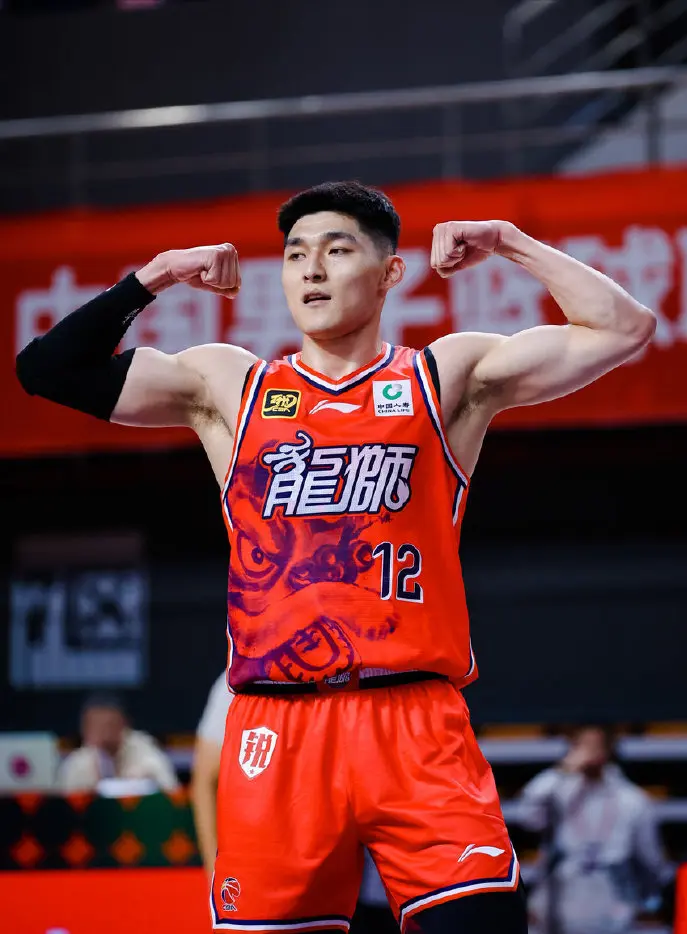 山东大汉打6分钟，抢1个板，走1次步，唯一0得分，正负值比肩赵睿