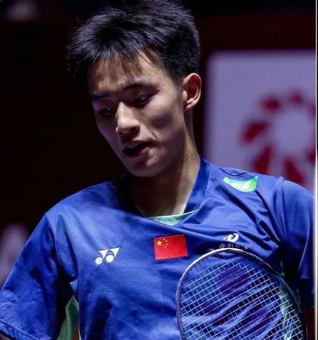 2比0！狂轰21比6！00后国羽天才打疯了！网友：新版林丹强势上位