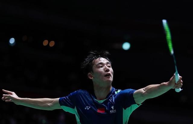2比0！狂轰21比6！00后国羽天才打疯了！网友：新版林丹强势上位