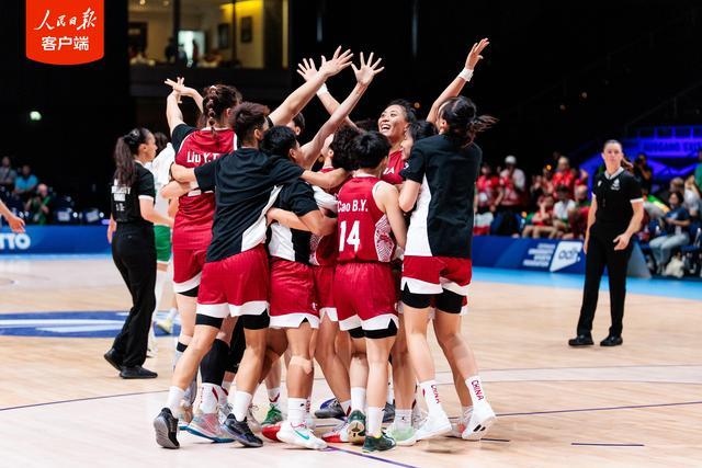 祝贺！中国女篮战胜美国队卫冕大运会冠军