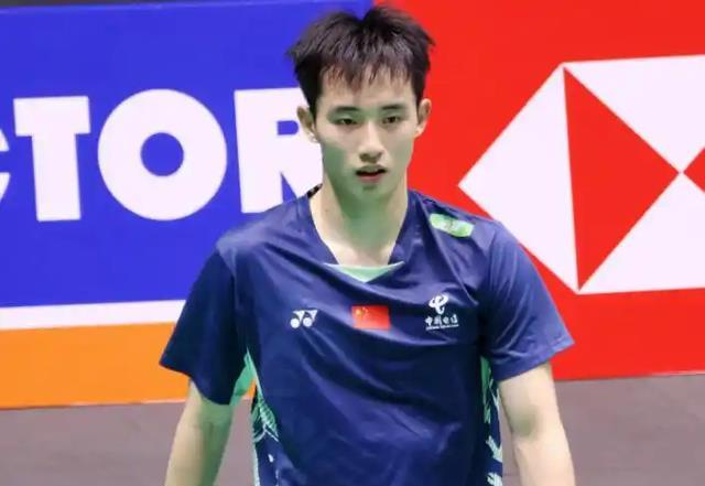 2比0！狂轰21比6！00后国羽天才打疯了！网友：新版林丹强势上位
