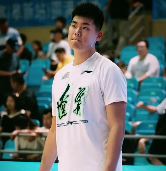 辽宁男篮4分惜败！无缘大逆转，张峻豪26分，黄秋实18分14篮板