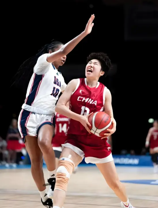 中国女篮夺得大运会冠军！李笋南指挥有方，球迷：让他取代宫鲁鸣