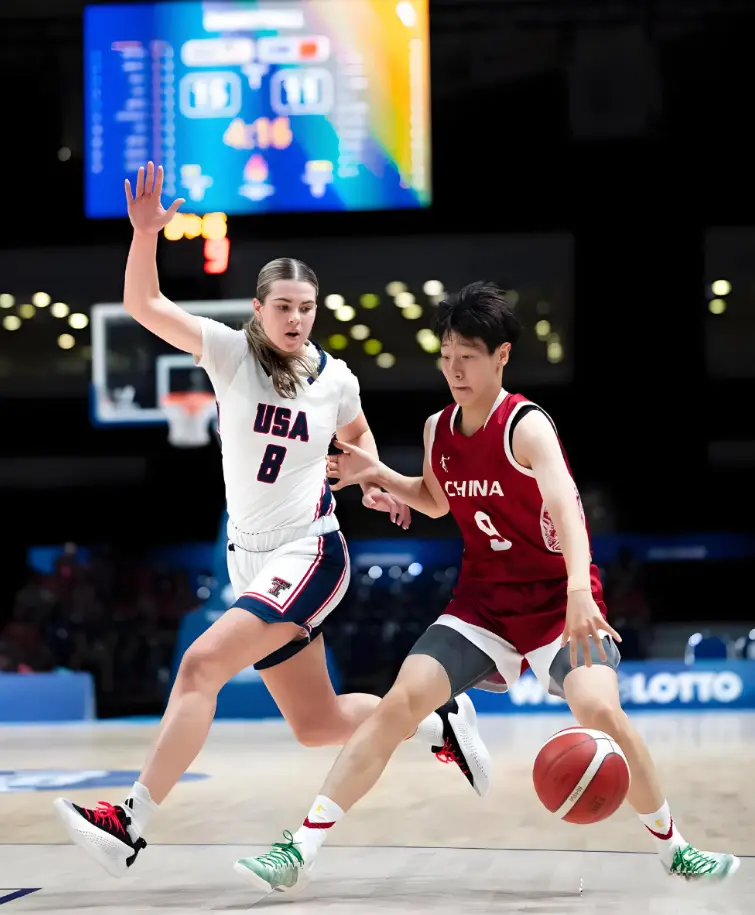 刘禹彤高效牵制，三分球22中11，她俩命中率超6成，宫鲁鸣抢人吧