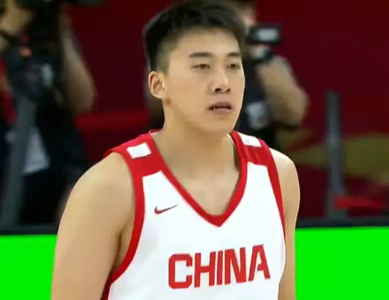 20岁的王俊杰 20岁的巩晓彬 20岁的易建联，谁能力更强？对比是差距