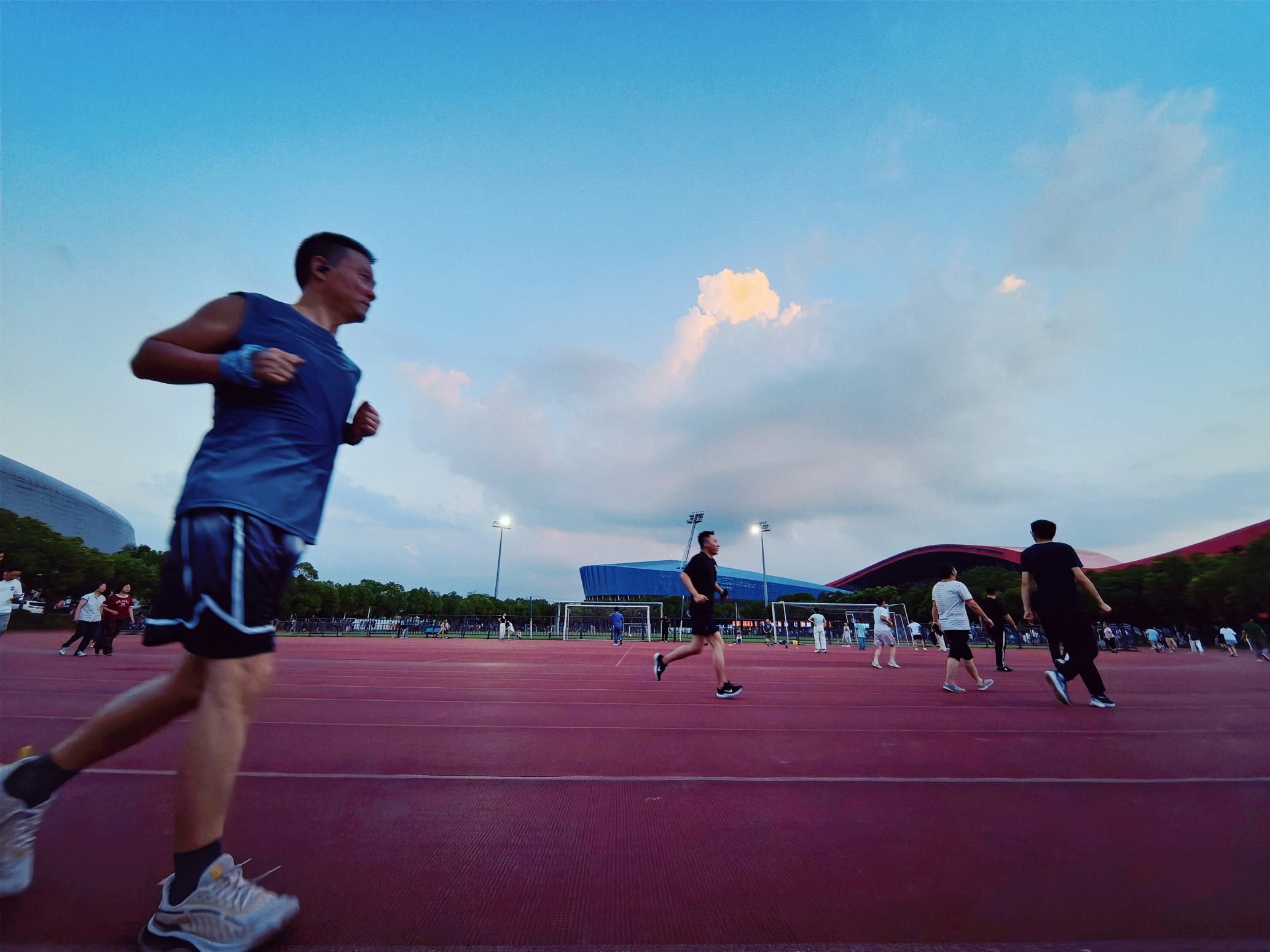 夏练三伏 科学锻炼正当时