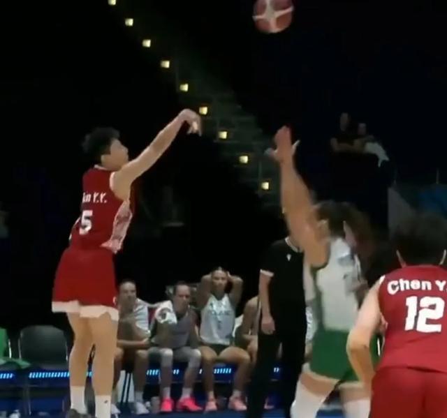 仅得9分！她却成中国女篮夺冠的阵眼，球迷：她比张子宇快太多了