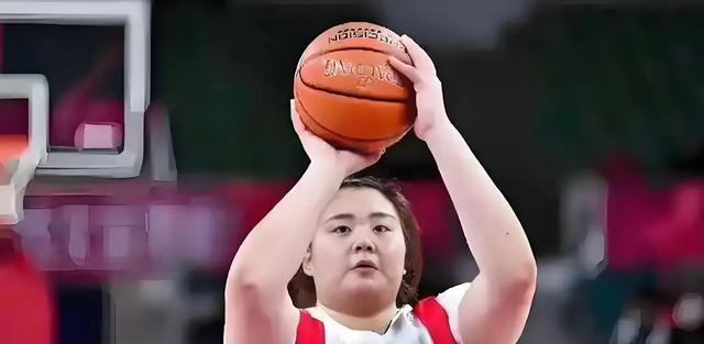 仅得9分！她却成中国女篮夺冠的阵眼，球迷：她比张子宇快太多了