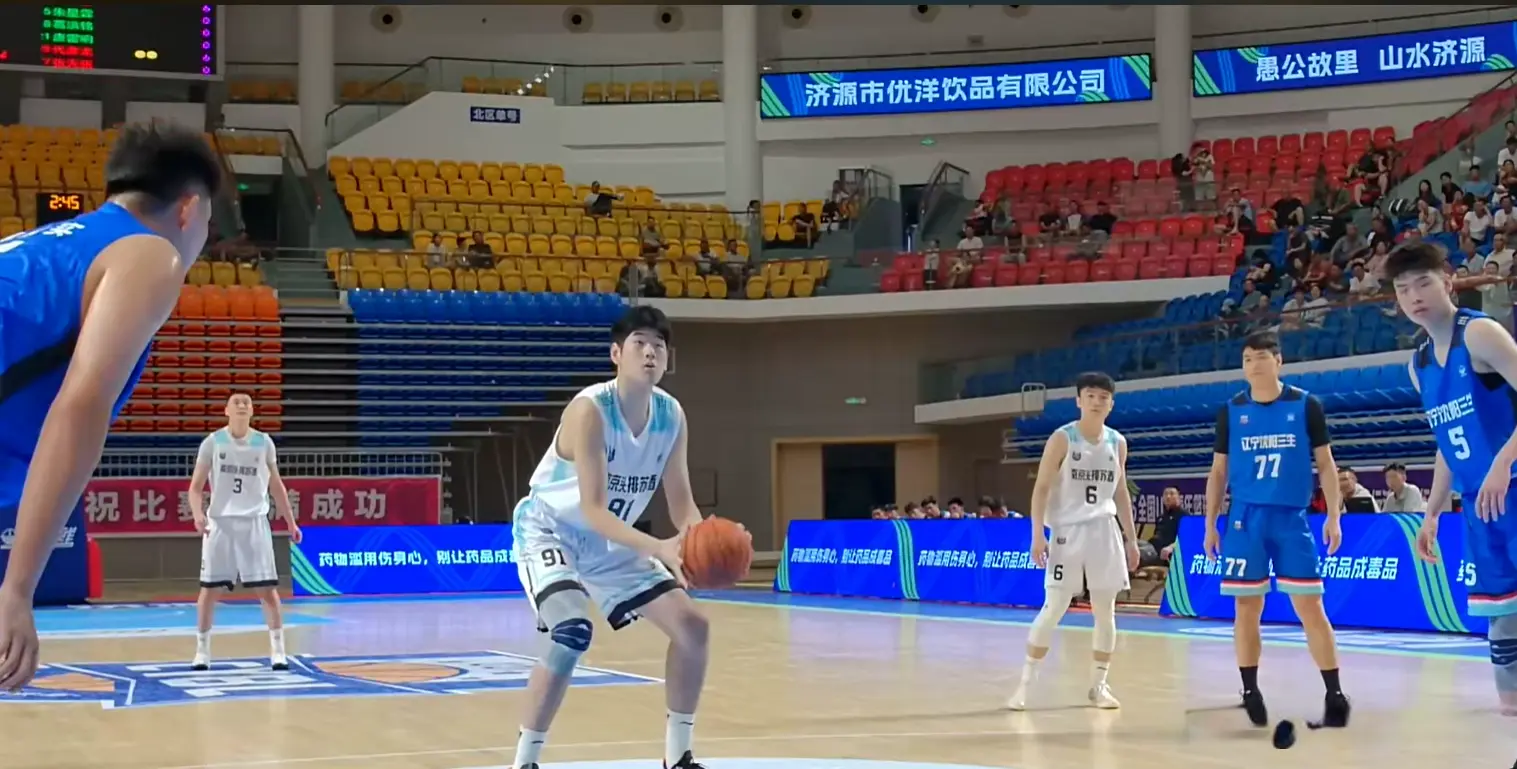 又输了！辽篮2连败，全队仅5助攻，3分球更离谱，张峻豪空砍29+6