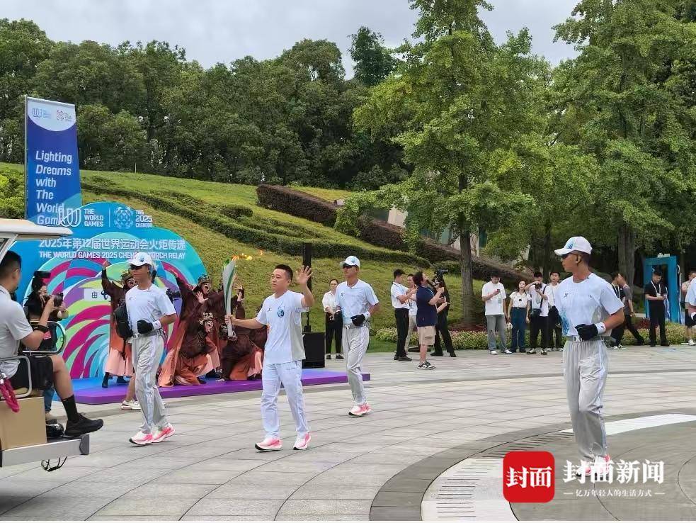 变脸街舞《古蜀天边行》闪耀成都世运会