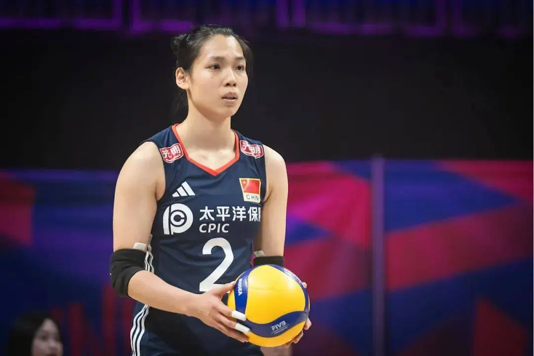 庄宇珊改位成解方？女排接应荒仍在持续，唐欣三板斧小将差距大