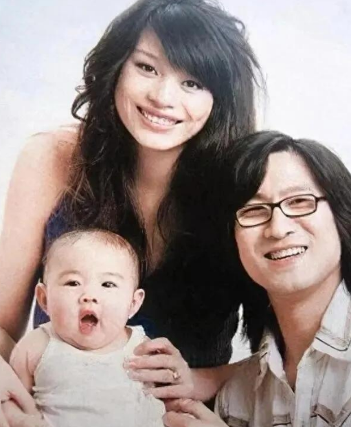 ����ǰ����ֱ�������ʿ��ߣ�Ů��20�겻�����裬������ϵ��ʽ��û�У�