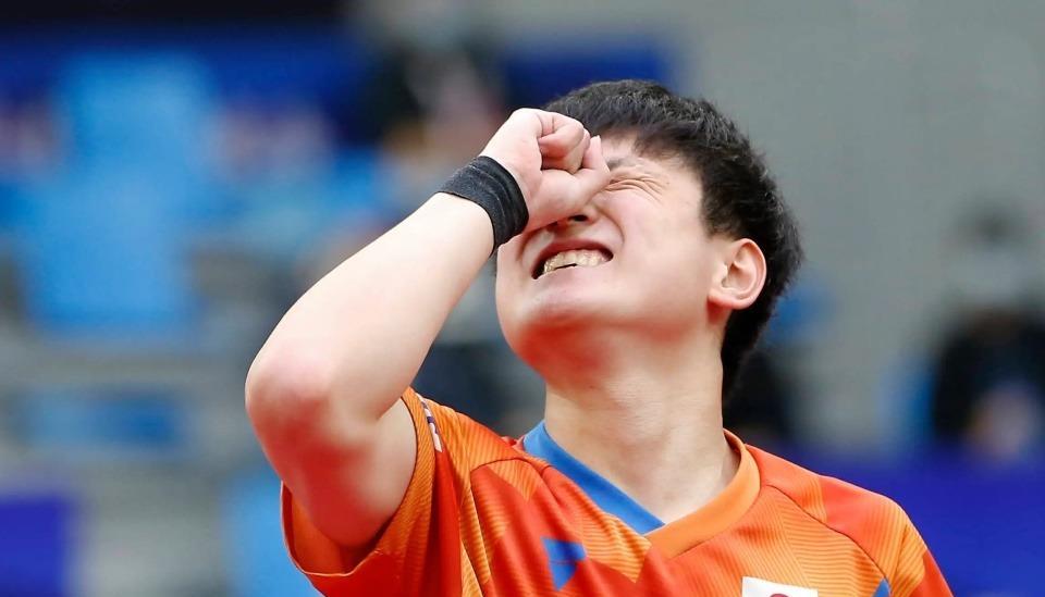 3-2逆转日本滨田一辉，张本智和缺阵，38岁老将1-2落后连扳2局