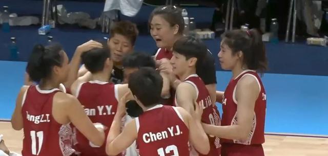 连续3场大逆转！女篮6战全胜夺世大运冠军，北师大主帅完胜宫鲁鸣