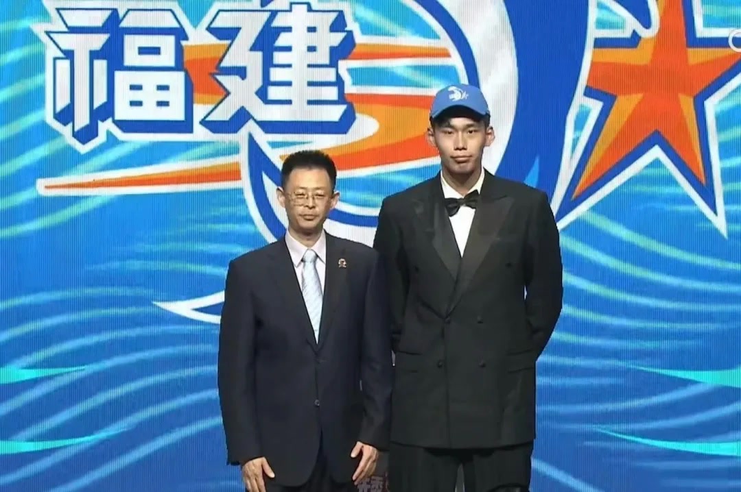 CBA选秀大会 清华大学杨曦皓成为状元秀