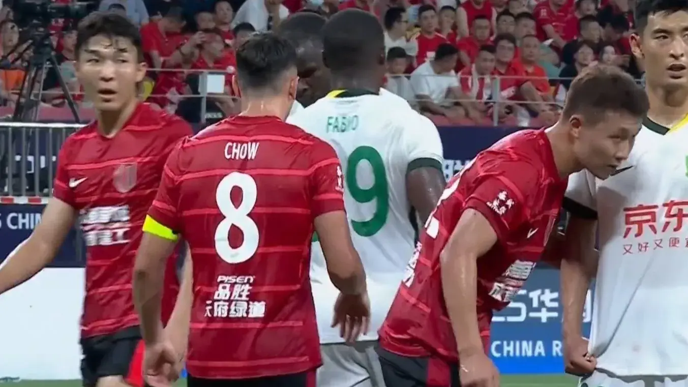 一场2-0，让中超争冠又乱了，蓉城力克国安，申花成为最大赢家！