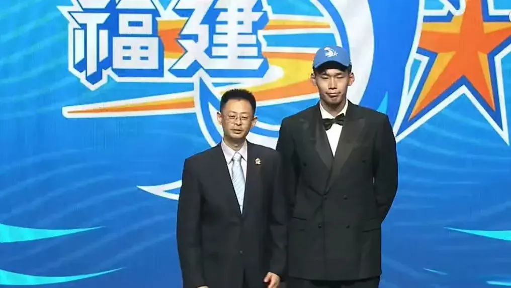 福建男篮签下外援特莱斯，其他外援好好配置一下，有望冲击季后赛