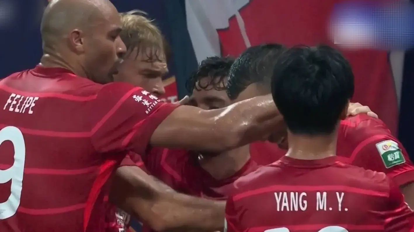 一场2-0，让中超争冠又乱了，蓉城力克国安，申花成为最大赢家！