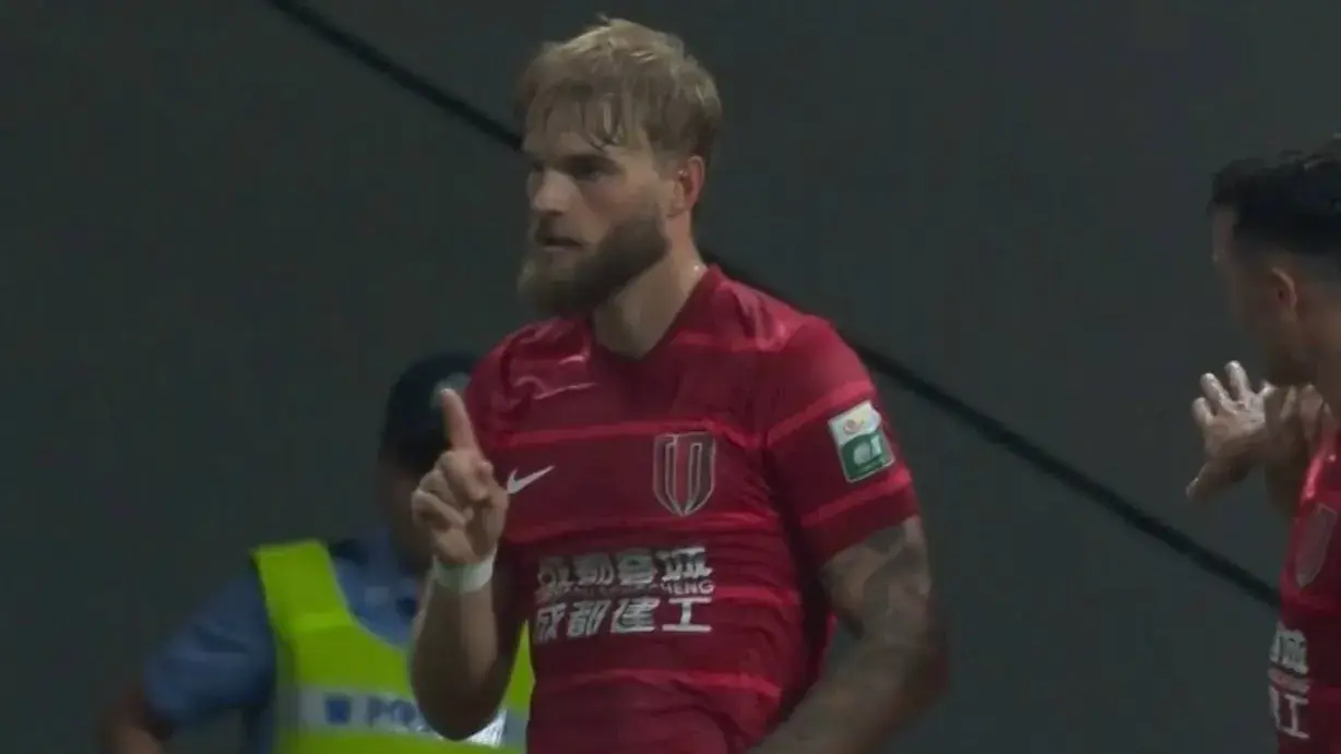 一场2-0，让中超争冠又乱了，蓉城力克国安，申花成为最大赢家！