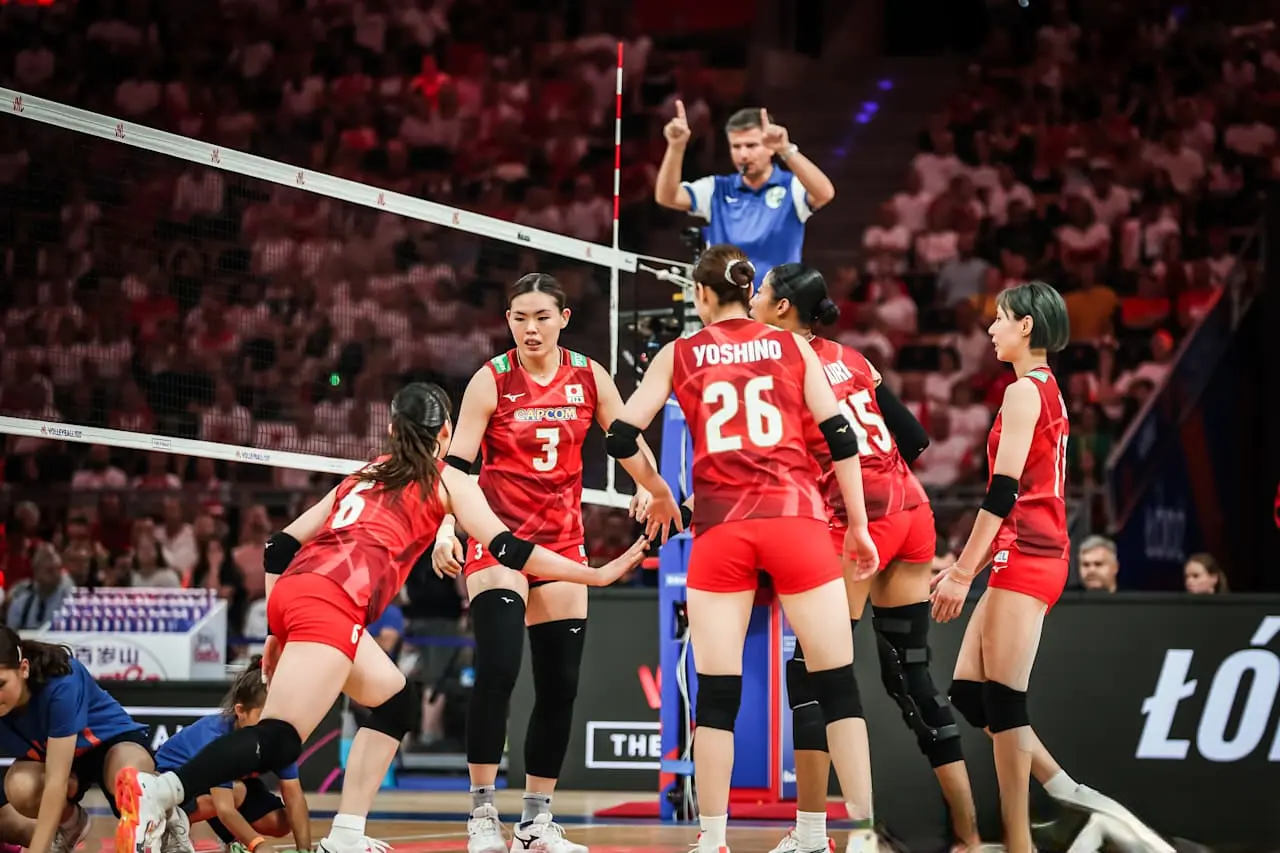 亚洲第一惨遭逆转，2-3！日本女排无缘争冠军，意巴会师决赛！