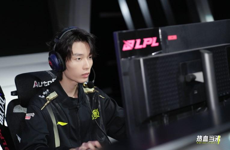 Leave：真要说EZ的强度也就一般，看是在什么阵容下选出来