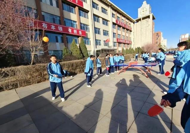 课间十分钟全校动起来，操场变“运动超市”，孩子却更专注？