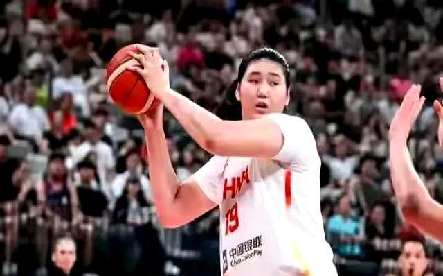 大运女篮夺冠，2小时后！宫指导参考一下！都有内线，但结果不同
