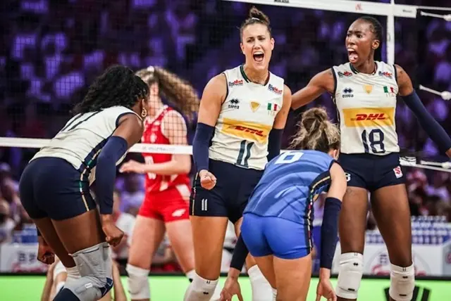 女排3-0、2-3！卫冕冠军14连胜，亚洲劲旅出局，世界前二决赛争冠