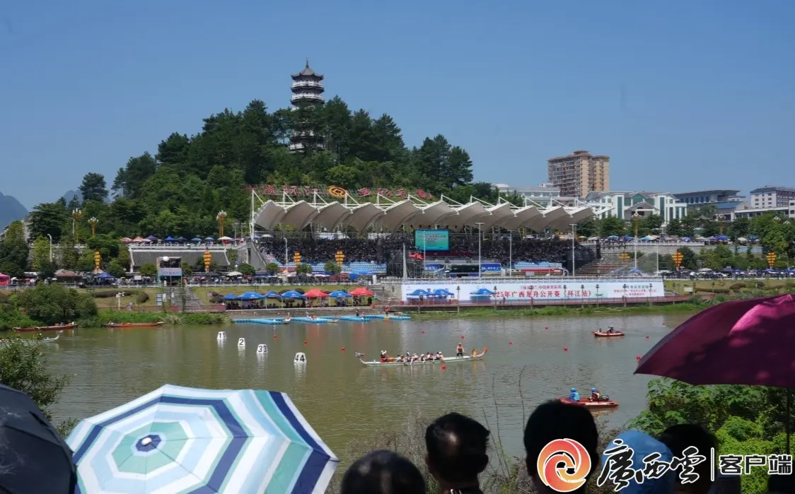 广西水上龙舟公开赛（环江站）激情开赛