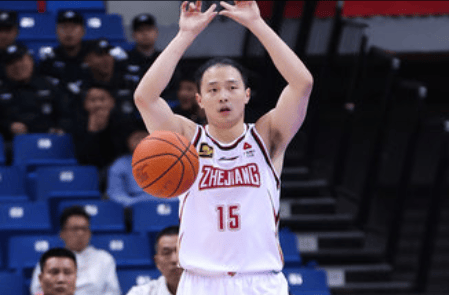 队记：青岛以顶薪追求王奕博，但浙江似乎不愿意轻易放手